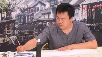 小寫意見大真章，輕著色顯深底蘊(yùn)——訪青年書畫家左衛(wèi)