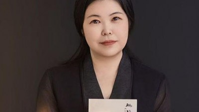 在文字的真空中觸摸靈魂——《璐瑤的世界》的語言詩學(xué)與藝術(shù)探險