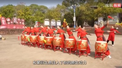 鼓之鳴 威之風(fēng)——龍岡女子鼓舞隊(duì)奏響鄉(xiāng)村新樂(lè)章
