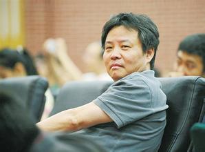 余華：我們都是病人 社會(huì)的不平衡刺激我寫(xiě)作