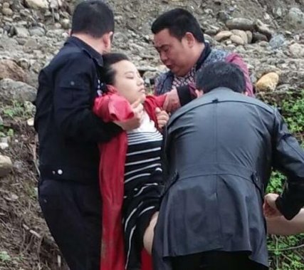 湖南溆浦縣戴福州見(jiàn)義勇為勇救落水女子