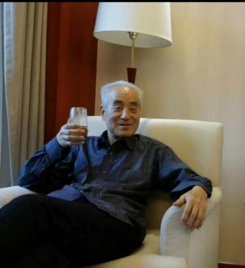 父親關(guān)機前后