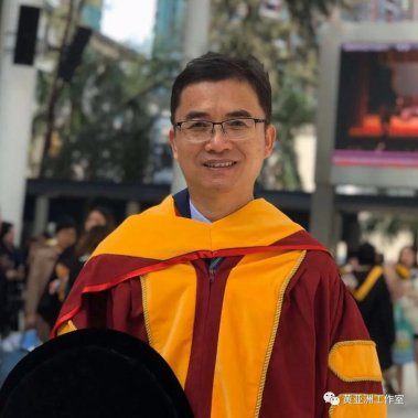 黃亞洲：一個(gè)詩(shī)人的不同文化身份