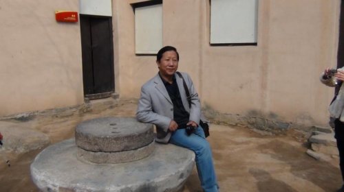 深扎故園的真情書(shū)寫(xiě)  －－朵輝云文集《細(xì)雨潤(rùn)秋》簡(jiǎn)評(píng)