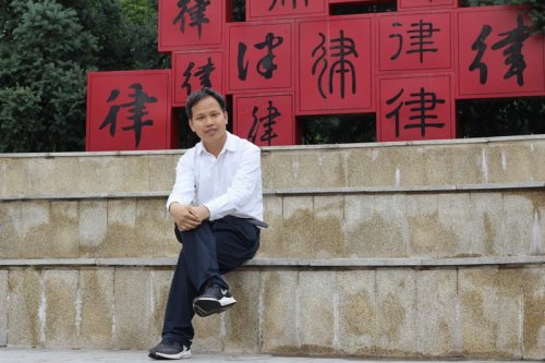 伊唐波組詩(shī)賞析